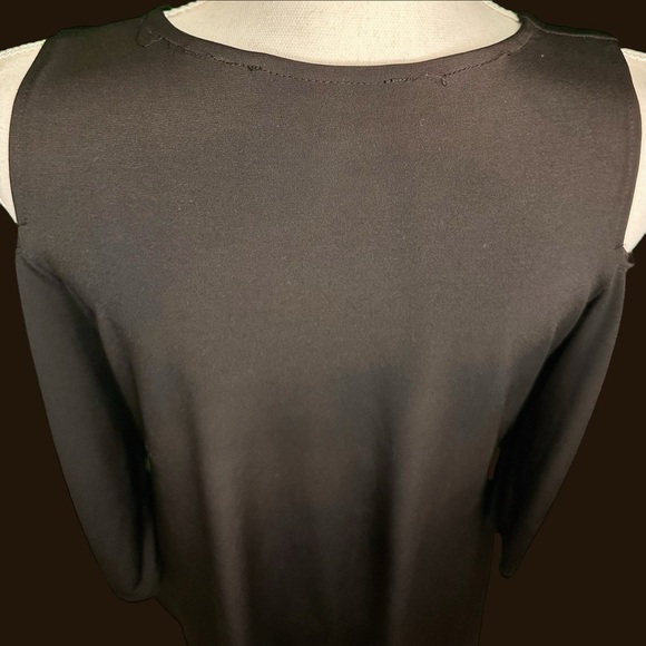Saks Fifth Avenue Black Cold Shoulder Asymmetric 3/4 Sleeve Top Size Medium - Picture 9 of 10